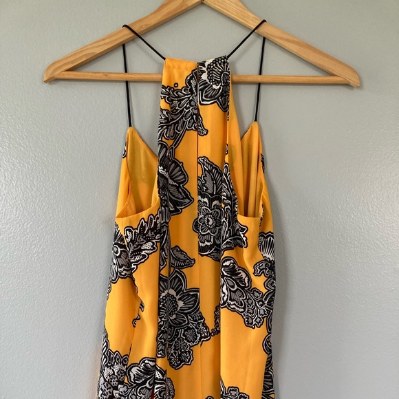 💕6 listings/$12💕 EXPRESS Barcelona top - Picture 5 of 7